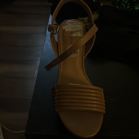 A pair of light brown wedges size 81/2. Perfect fitting strap around the ankle. - Picture 9 of 10